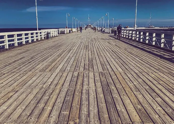 E 200m Do Plazy Apartment