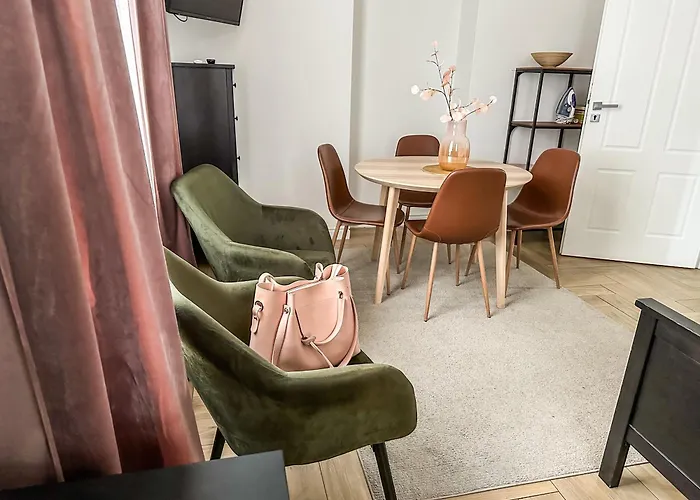 E 200m Do Plazy Apartment