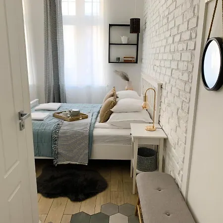 E 200m Do Plazy Apartment *